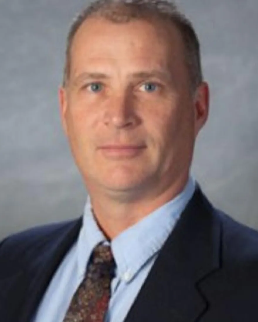 Alex Fogle headshot