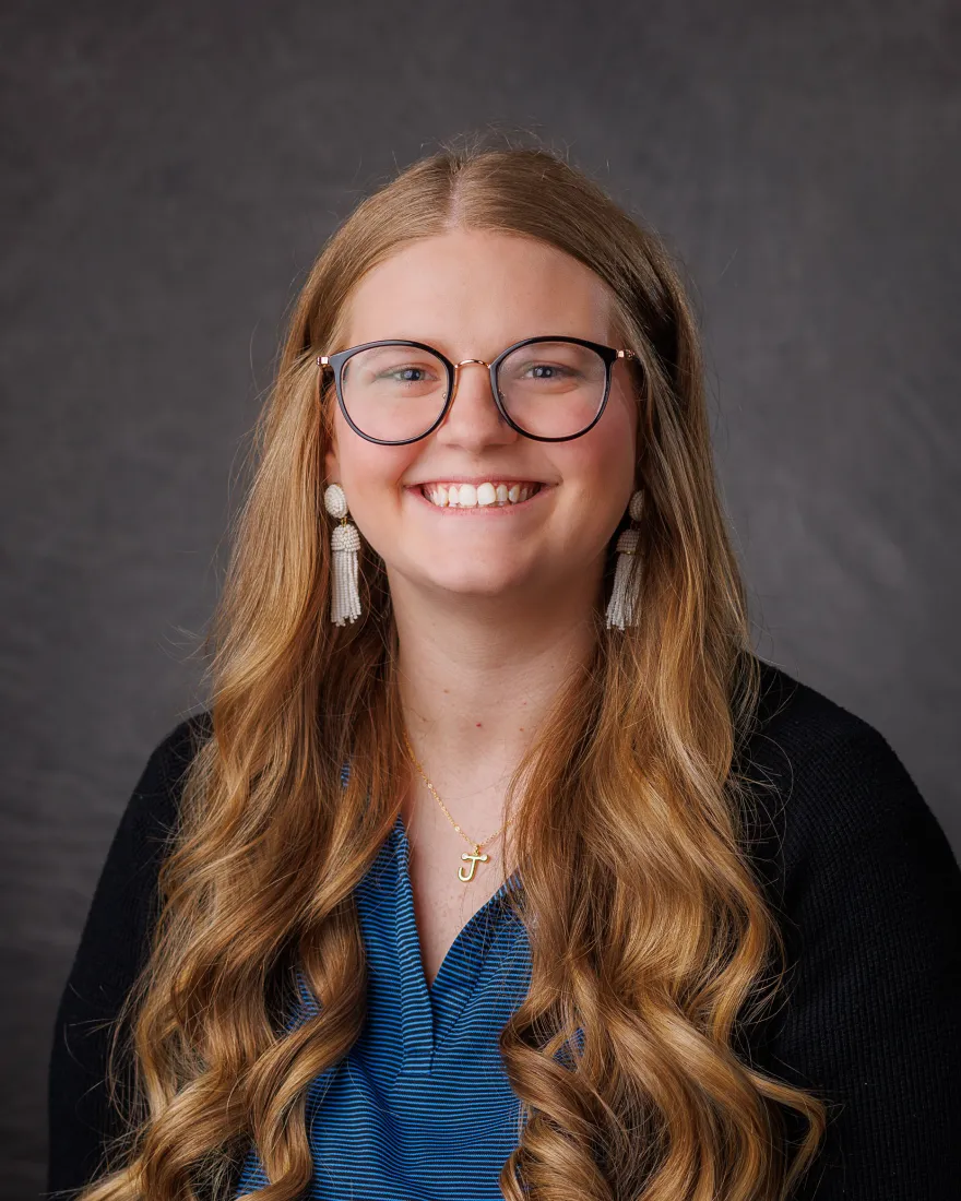 Katelyn Squires Headshot 