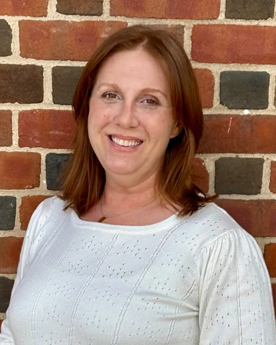 Lauren Batey Headshot