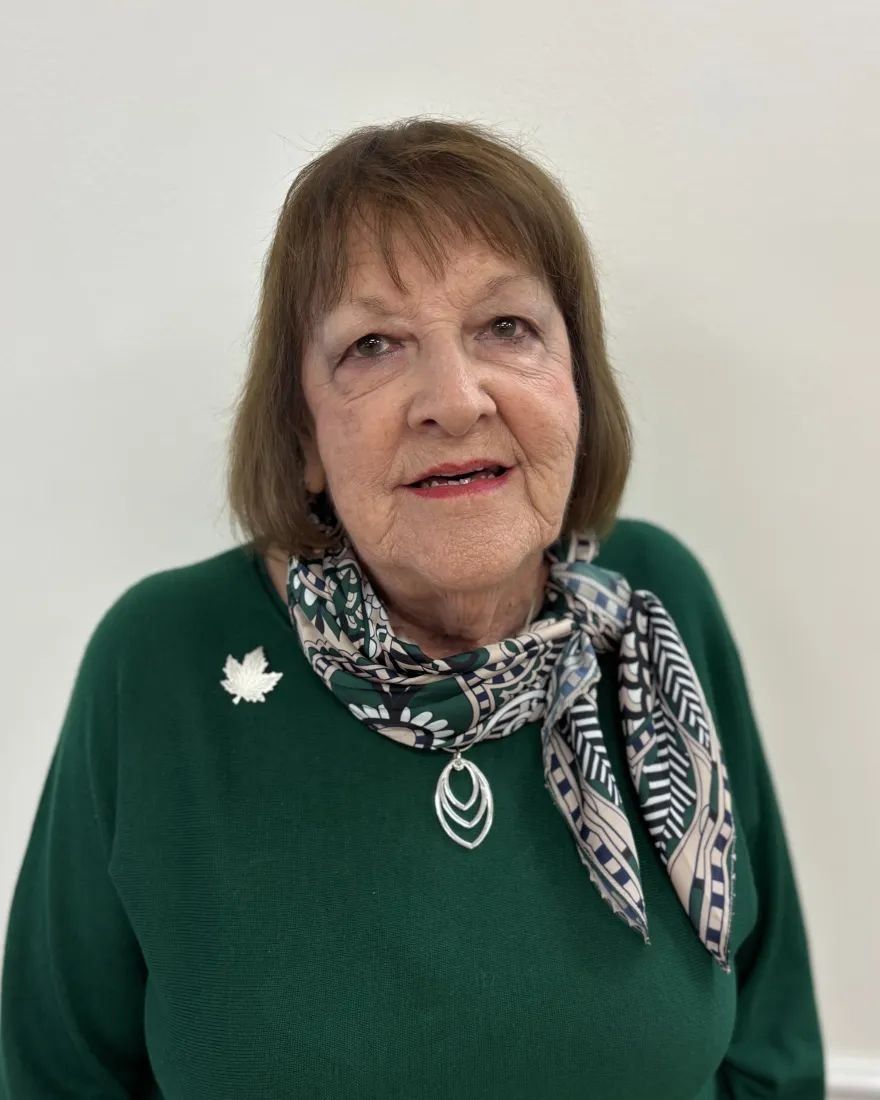 Maye Applegate Headshot 